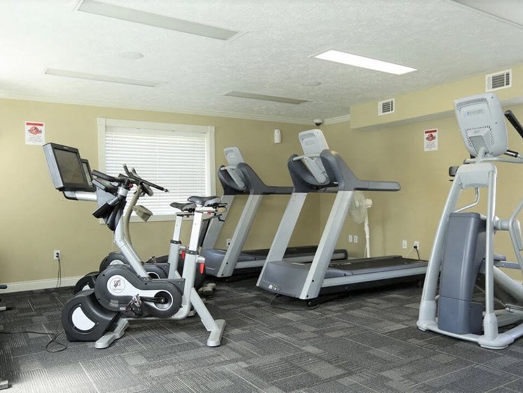 fitness center at Woodland Ridge apartments